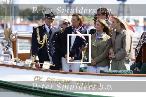 Amsterdam 24 augustus 202
Prins Maurits en Prinses MarilÃ¨ne hebben drie kinderen: Anna (geboren in 2001), Lucas (geboren in 2002), en Felicia (geboren in 2005). Hun volledige achternaam is Van Lippe-Biesterfeld van Vollenhoven . Prins Maurits neemt met zijn gezin de Vlootschouw af tijdens de laatste dag van Sail. Ze varen met de Groene Draeck.