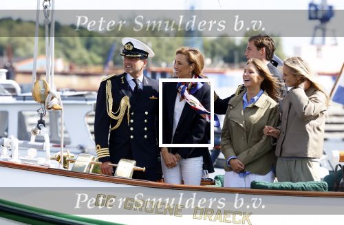 Amsterdam 24 augustus 202
Prins Maurits en Prinses MarilÃ¨ne hebben drie kinderen: Anna (geboren in 2001), Lucas (geboren in 2002), en Felicia (geboren in 2005). Hun volledige achternaam is Van Lippe-Biesterfeld van Vollenhoven . Prins Maurits neemt met zijn gezin de Vlootschouw af tijdens de laatste dag van Sail. Ze varen met de Groene Draeck.