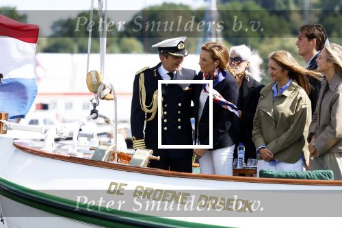 Amsterdam 24 augustus 202
Prins Maurits en Prinses MarilÃ¨ne hebben drie kinderen: Anna (geboren in 2001), Lucas (geboren in 2002), en Felicia (geboren in 2005). Hun volledige achternaam is Van Lippe-Biesterfeld van Vollenhoven . Prins Maurits neemt met zijn gezin de Vlootschouw af tijdens de laatste dag van Sail. Ze varen met de Groene Draeck.