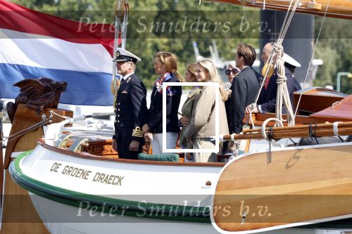 Amsterdam 24 augustus 202
Prins Maurits en Prinses MarilÃ¨ne hebben drie kinderen: Anna (geboren in 2001), Lucas (geboren in 2002), en Felicia (geboren in 2005). Hun volledige achternaam is Van Lippe-Biesterfeld van Vollenhoven . Prins Maurits neemt met zijn gezin de Vlootschouw af tijdens de laatste dag van Sail. Ze varen met de Groene Draeck.