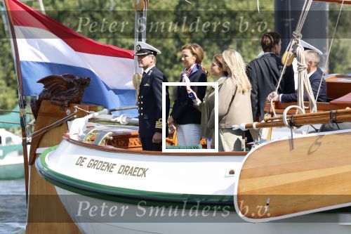 Amsterdam 24 augustus 202
Prins Maurits en Prinses MarilÃ¨ne hebben drie kinderen: Anna (geboren in 2001), Lucas (geboren in 2002), en Felicia (geboren in 2005). Hun volledige achternaam is Van Lippe-Biesterfeld van Vollenhoven . Prins Maurits neemt met zijn gezin de Vlootschouw af tijdens de laatste dag van Sail. Ze varen met de Groene Draeck.