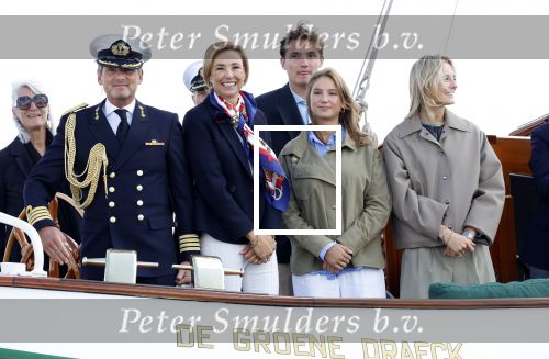 Amsterdam 24 augustus 202
Prins Maurits en Prinses MarilÃ¨ne hebben drie kinderen: Anna (geboren in 2001), Lucas (geboren in 2002), en Felicia (geboren in 2005). Hun volledige achternaam is Van Lippe-Biesterfeld van Vollenhoven . Prins Maurits neemt met zijn gezin de Vlootschouw af tijdens de laatste dag van Sail. Ze varen met de Groene Draeck.