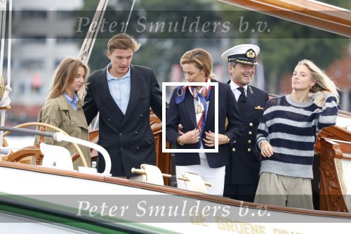 Amsterdam 24 augustus 202
Prins Maurits en Prinses MarilÃ¨ne hebben drie kinderen: Anna (geboren in 2001), Lucas (geboren in 2002), en Felicia (geboren in 2005). Hun volledige achternaam is Van Lippe-Biesterfeld van Vollenhoven . Prins Maurits neemt met zijn gezin de Vlootschouw af tijdens de laatste dag van Sail. Ze varen met de Groene Draeck.