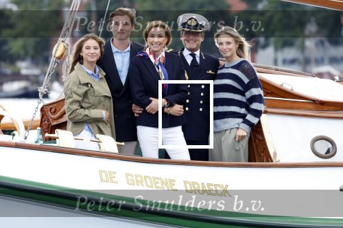 Amsterdam 24 augustus 202
Prins Maurits en Prinses MarilÃ¨ne hebben drie kinderen: Anna (geboren in 2001), Lucas (geboren in 2002), en Felicia (geboren in 2005). Hun volledige achternaam is Van Lippe-Biesterfeld van Vollenhoven . Prins Maurits neemt met zijn gezin de Vlootschouw af tijdens de laatste dag van Sail. Ze varen met de Groene Draeck.