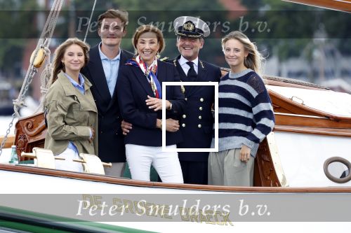Amsterdam 24 augustus 202
Prins Maurits en Prinses MarilÃ¨ne hebben drie kinderen: Anna (geboren in 2001), Lucas (geboren in 2002), en Felicia (geboren in 2005). Hun volledige achternaam is Van Lippe-Biesterfeld van Vollenhoven . Prins Maurits neemt met zijn gezin de Vlootschouw af tijdens de laatste dag van Sail. Ze varen met de Groene Draeck.