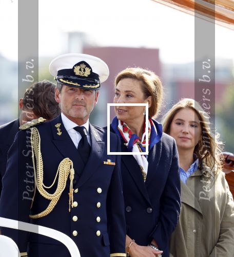 Amsterdam 24 augustus 202
Prins Maurits en Prinses MarilÃ¨ne hebben drie kinderen: Anna (geboren in 2001), Lucas (geboren in 2002), en Felicia (geboren in 2005). Hun volledige achternaam is Van Lippe-Biesterfeld van Vollenhoven . Prins Maurits neemt met zijn gezin de Vlootschouw af tijdens de laatste dag van Sail. Ze varen met de Groene Draeck.