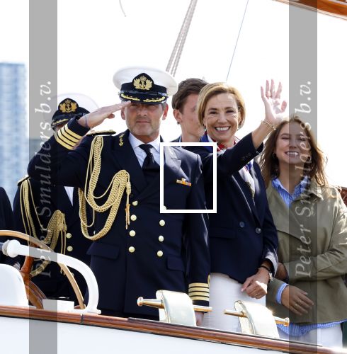 Amsterdam 24 augustus 202
Prins Maurits en Prinses MarilÃ¨ne hebben drie kinderen: Anna (geboren in 2001), Lucas (geboren in 2002), en Felicia (geboren in 2005). Hun volledige achternaam is Van Lippe-Biesterfeld van Vollenhoven . Prins Maurits neemt met zijn gezin de Vlootschouw af tijdens de laatste dag van Sail. Ze varen met de Groene Draeck.