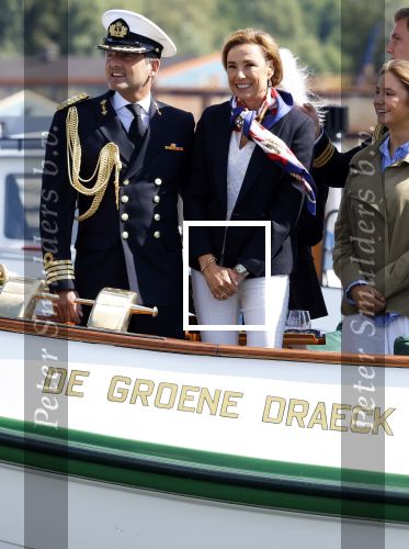Amsterdam 24 augustus 202
Prins Maurits en Prinses MarilÃ¨ne hebben drie kinderen: Anna (geboren in 2001), Lucas (geboren in 2002), en Felicia (geboren in 2005). Hun volledige achternaam is Van Lippe-Biesterfeld van Vollenhoven . Prins Maurits neemt met zijn gezin de Vlootschouw af tijdens de laatste dag van Sail. Ze varen met de Groene Draeck.