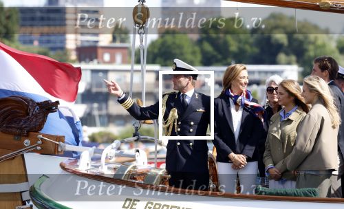 Amsterdam 24 augustus 202
Prins Maurits en Prinses MarilÃ¨ne hebben drie kinderen: Anna (geboren in 2001), Lucas (geboren in 2002), en Felicia (geboren in 2005). Hun volledige achternaam is Van Lippe-Biesterfeld van Vollenhoven . Prins Maurits neemt met zijn gezin de Vlootschouw af tijdens de laatste dag van Sail. Ze varen met de Groene Draeck.