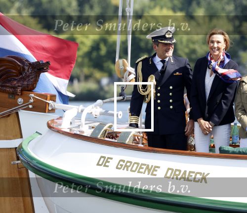 Amsterdam 24 augustus 202
Prins Maurits en Prinses MarilÃ¨ne hebben drie kinderen: Anna (geboren in 2001), Lucas (geboren in 2002), en Felicia (geboren in 2005). Hun volledige achternaam is Van Lippe-Biesterfeld van Vollenhoven . Prins Maurits neemt met zijn gezin de Vlootschouw af tijdens de laatste dag van Sail. Ze varen met de Groene Draeck.