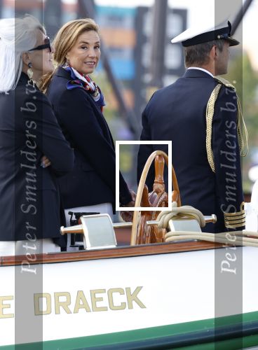Amsterdam 24 augustus 202
Prins Maurits en Prinses MarilÃ¨ne hebben drie kinderen: Anna (geboren in 2001), Lucas (geboren in 2002), en Felicia (geboren in 2005). Hun volledige achternaam is Van Lippe-Biesterfeld van Vollenhoven . Prins Maurits neemt met zijn gezin de Vlootschouw af tijdens de laatste dag van Sail. Ze varen met de Groene Draeck.