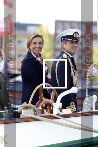 Amsterdam 24 augustus 202
Prins Maurits en Prinses MarilÃ¨ne hebben drie kinderen: Anna (geboren in 2001), Lucas (geboren in 2002), en Felicia (geboren in 2005). Hun volledige achternaam is Van Lippe-Biesterfeld van Vollenhoven . Prins Maurits neemt met zijn gezin de Vlootschouw af tijdens de laatste dag van Sail. Ze varen met de Groene Draeck.