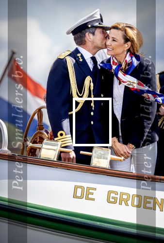 Amsterdam 24 augustus 202
Prins Maurits en Prinses MarilÃ¨ne hebben drie kinderen: Anna (geboren in 2001), Lucas (geboren in 2002), en Felicia (geboren in 2005). Hun volledige achternaam is Van Lippe-Biesterfeld van Vollenhoven . Prins Maurits neemt met zijn gezin de Vlootschouw af tijdens de laatste dag van Sail. Ze varen met de Groene Draeck.