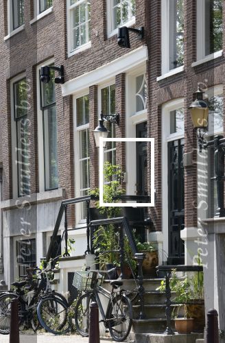 Amsterdam 14 augustus 2025
Bij het huis van prinses Amalia zijn nieuwe geavanceerde beveiligingscamera\'s opgehangen.
