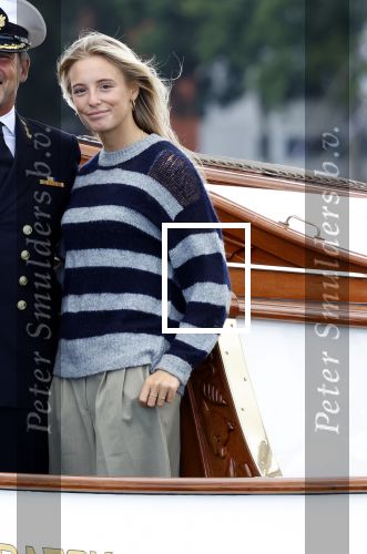 Amsterdam 24 augustus 202
Prins Maurits en Prinses MarilÃ¨ne hebben drie kinderen: Anna (geboren in 2001), Lucas (geboren in 2002), en Felicia (geboren in 2005). Hun volledige achternaam is Van Lippe-Biesterfeld van Vollenhoven . Prins Maurits neemt met zijn gezin de Vlootschouw af tijdens de laatste dag van Sail. Ze varen met de Groene Draeck.