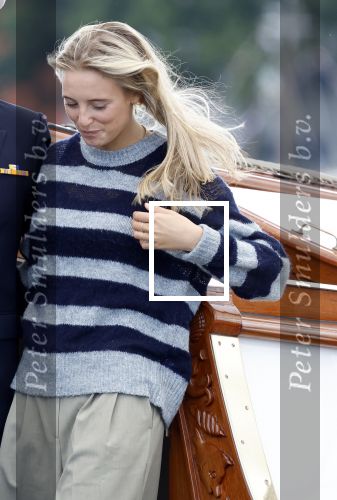 Amsterdam 24 augustus 202
Prins Maurits en Prinses MarilÃ¨ne hebben drie kinderen: Anna (geboren in 2001), Lucas (geboren in 2002), en Felicia (geboren in 2005). Hun volledige achternaam is Van Lippe-Biesterfeld van Vollenhoven . Prins Maurits neemt met zijn gezin de Vlootschouw af tijdens de laatste dag van Sail. Ze varen met de Groene Draeck.