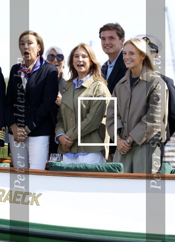 Amsterdam 24 augustus 202
Prins Maurits en Prinses MarilÃ¨ne hebben drie kinderen: Anna (geboren in 2001), Lucas (geboren in 2002), en Felicia (geboren in 2005). Hun volledige achternaam is Van Lippe-Biesterfeld van Vollenhoven . Prins Maurits neemt met zijn gezin de Vlootschouw af tijdens de laatste dag van Sail. Ze varen met de Groene Draeck.