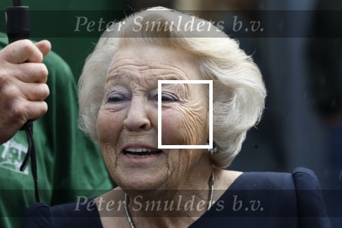 Groesbeek, 12-09-2025 - Hare Koninklijke Hoogheid Prinses Beatrix heropent de gerestaureerde korenmolen De Zuidmolen in Groesbeek. Prinses Beatrix loopt met wandelstok.