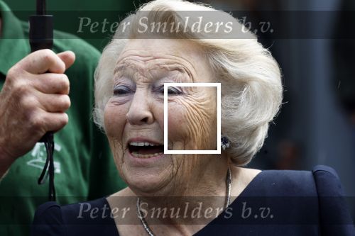 Groesbeek, 12-09-2025 - Hare Koninklijke Hoogheid Prinses Beatrix heropent de gerestaureerde korenmolen De Zuidmolen in Groesbeek. Prinses Beatrix loopt met wandelstok.