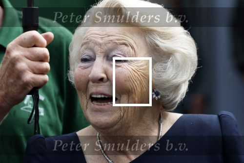 Groesbeek, 12-09-2025 - Hare Koninklijke Hoogheid Prinses Beatrix heropent de gerestaureerde korenmolen De Zuidmolen in Groesbeek. Prinses Beatrix loopt met wandelstok.