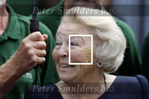 Groesbeek, 12-09-2025 - Hare Koninklijke Hoogheid Prinses Beatrix heropent de gerestaureerde korenmolen De Zuidmolen in Groesbeek. Prinses Beatrix loopt met wandelstok.