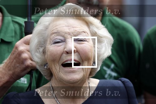 Groesbeek, 12-09-2025 - Hare Koninklijke Hoogheid Prinses Beatrix heropent de gerestaureerde korenmolen De Zuidmolen in Groesbeek. Prinses Beatrix loopt met wandelstok.