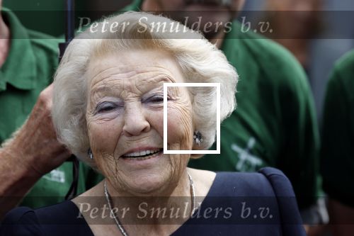 Groesbeek, 12-09-2025 - Hare Koninklijke Hoogheid Prinses Beatrix heropent de gerestaureerde korenmolen De Zuidmolen in Groesbeek. Prinses Beatrix loopt met wandelstok.