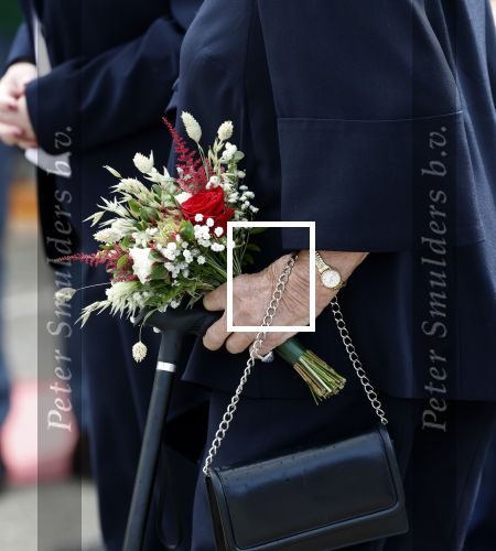 Groesbeek, 12-09-2025 - Hare Koninklijke Hoogheid Prinses Beatrix heropent de gerestaureerde korenmolen De Zuidmolen in Groesbeek. Prinses Beatrix loopt met wandelstok.