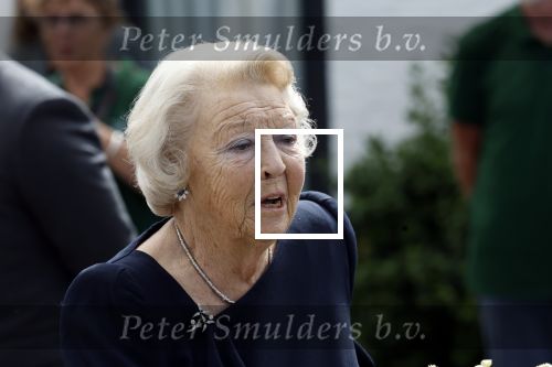 Groesbeek, 12-09-2025 - Hare Koninklijke Hoogheid Prinses Beatrix heropent de gerestaureerde korenmolen De Zuidmolen in Groesbeek. Prinses Beatrix loopt met wandelstok.