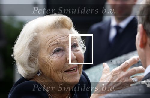 Groesbeek, 12-09-2025 - Hare Koninklijke Hoogheid Prinses Beatrix heropent de gerestaureerde korenmolen De Zuidmolen in Groesbeek. Prinses Beatrix loopt met wandelstok.