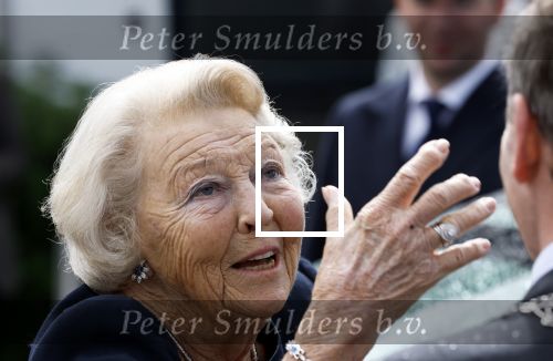 Groesbeek, 12-09-2025 - Hare Koninklijke Hoogheid Prinses Beatrix heropent de gerestaureerde korenmolen De Zuidmolen in Groesbeek. Prinses Beatrix loopt met wandelstok.