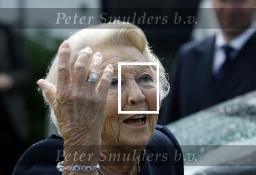 Groesbeek, 12-09-2025 - Hare Koninklijke Hoogheid Prinses Beatrix heropent de gerestaureerde korenmolen De Zuidmolen in Groesbeek. Prinses Beatrix loopt met wandelstok.