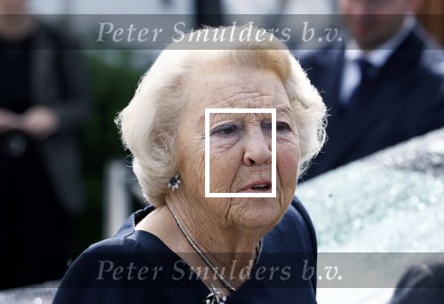 Groesbeek, 12-09-2025 - Hare Koninklijke Hoogheid Prinses Beatrix heropent de gerestaureerde korenmolen De Zuidmolen in Groesbeek. Prinses Beatrix loopt met wandelstok.