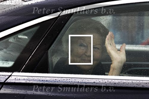 Groesbeek, 12-09-2025 - Hare Koninklijke Hoogheid Prinses Beatrix heropent de gerestaureerde korenmolen De Zuidmolen in Groesbeek. Prinses Beatrix loopt met wandelstok.