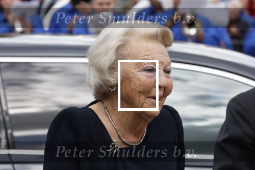 Groesbeek, 12-09-2025 - Hare Koninklijke Hoogheid Prinses Beatrix heropent de gerestaureerde korenmolen De Zuidmolen in Groesbeek. Prinses Beatrix loopt met wandelstok.