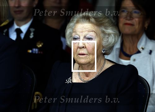 Groesbeek, 12-09-2025 - Hare Koninklijke Hoogheid Prinses Beatrix heropent de gerestaureerde korenmolen De Zuidmolen in Groesbeek. Prinses Beatrix loopt met wandelstok.