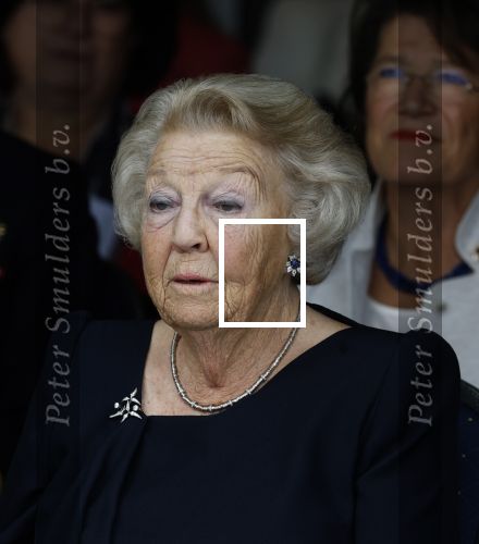 Groesbeek, 12-09-2025 - Hare Koninklijke Hoogheid Prinses Beatrix heropent de gerestaureerde korenmolen De Zuidmolen in Groesbeek. Prinses Beatrix loopt met wandelstok.