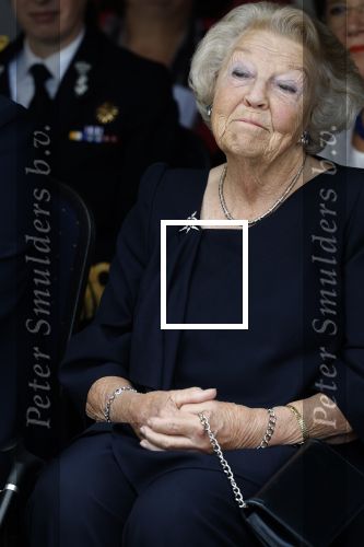 Groesbeek, 12-09-2025 - Hare Koninklijke Hoogheid Prinses Beatrix heropent de gerestaureerde korenmolen De Zuidmolen in Groesbeek. Prinses Beatrix loopt met wandelstok.