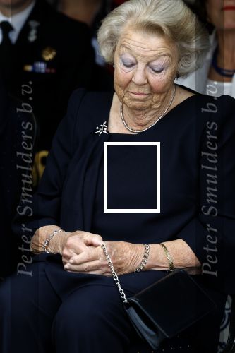 Groesbeek, 12-09-2025 - Hare Koninklijke Hoogheid Prinses Beatrix heropent de gerestaureerde korenmolen De Zuidmolen in Groesbeek. Prinses Beatrix loopt met wandelstok.