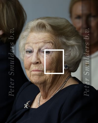 Groesbeek, 12-09-2025 - Hare Koninklijke Hoogheid Prinses Beatrix heropent de gerestaureerde korenmolen De Zuidmolen in Groesbeek. Prinses Beatrix loopt met wandelstok.