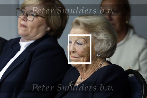 Groesbeek, 12-09-2025 - Hare Koninklijke Hoogheid Prinses Beatrix heropent de gerestaureerde korenmolen De Zuidmolen in Groesbeek. Prinses Beatrix loopt met wandelstok.