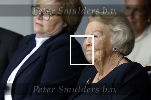 Groesbeek, 12-09-2025 - Hare Koninklijke Hoogheid Prinses Beatrix heropent de gerestaureerde korenmolen De Zuidmolen in Groesbeek. Prinses Beatrix loopt met wandelstok.