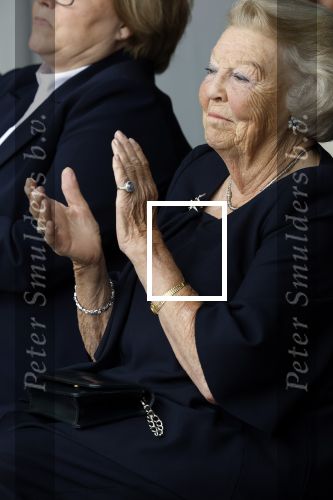 Groesbeek, 12-09-2025 - Hare Koninklijke Hoogheid Prinses Beatrix heropent de gerestaureerde korenmolen De Zuidmolen in Groesbeek. Prinses Beatrix loopt met wandelstok.