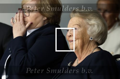 Groesbeek, 12-09-2025 - Hare Koninklijke Hoogheid Prinses Beatrix heropent de gerestaureerde korenmolen De Zuidmolen in Groesbeek. Prinses Beatrix loopt met wandelstok.