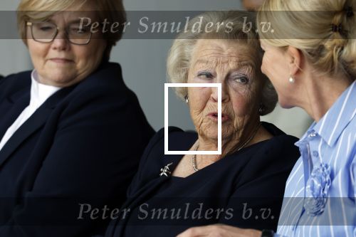 Groesbeek, 12-09-2025 - Hare Koninklijke Hoogheid Prinses Beatrix heropent de gerestaureerde korenmolen De Zuidmolen in Groesbeek. Prinses Beatrix loopt met wandelstok.