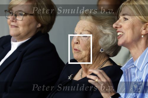 Groesbeek, 12-09-2025 - Hare Koninklijke Hoogheid Prinses Beatrix heropent de gerestaureerde korenmolen De Zuidmolen in Groesbeek. Prinses Beatrix loopt met wandelstok.