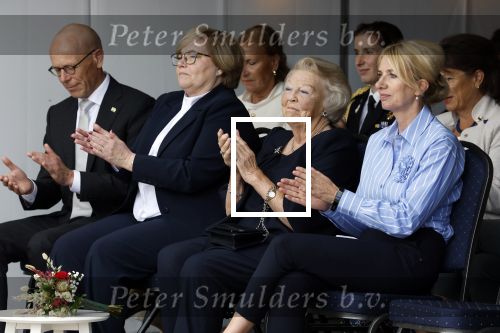 Groesbeek, 12-09-2025 - Hare Koninklijke Hoogheid Prinses Beatrix heropent de gerestaureerde korenmolen De Zuidmolen in Groesbeek. Prinses Beatrix loopt met wandelstok.