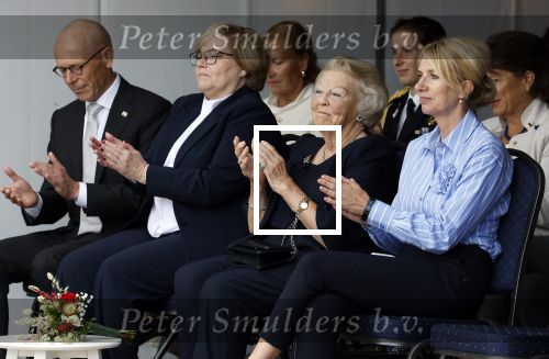 Groesbeek, 12-09-2025 - Hare Koninklijke Hoogheid Prinses Beatrix heropent de gerestaureerde korenmolen De Zuidmolen in Groesbeek. Prinses Beatrix loopt met wandelstok.
