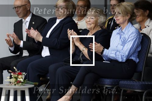 Groesbeek, 12-09-2025 - Hare Koninklijke Hoogheid Prinses Beatrix heropent de gerestaureerde korenmolen De Zuidmolen in Groesbeek. Prinses Beatrix loopt met wandelstok.