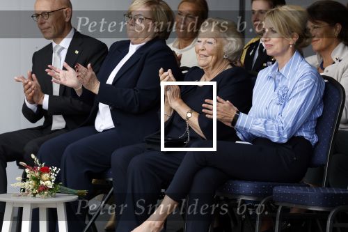 Groesbeek, 12-09-2025 - Hare Koninklijke Hoogheid Prinses Beatrix heropent de gerestaureerde korenmolen De Zuidmolen in Groesbeek. Prinses Beatrix loopt met wandelstok.